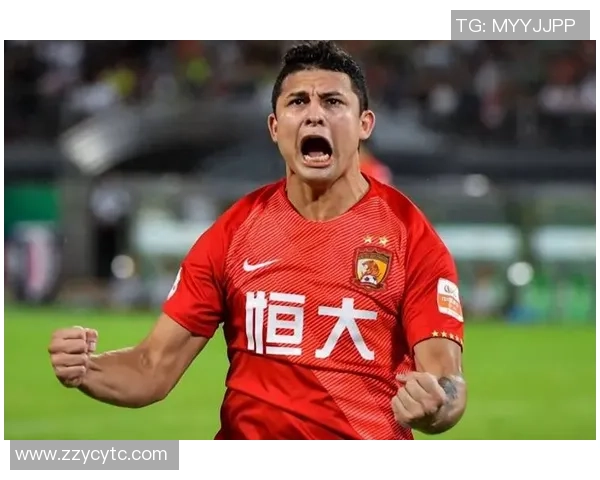 肩膀宽的足球明星如何在赛场上展现力量与魅力的完美结合