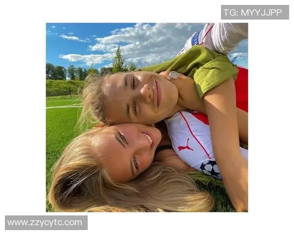 足球明星甜蜜亲吻女友视频引发热议网友纷纷点赞评论不断 足球明星甜蜜亲吻女友视频引发热议网友纷纷点赞评论不断